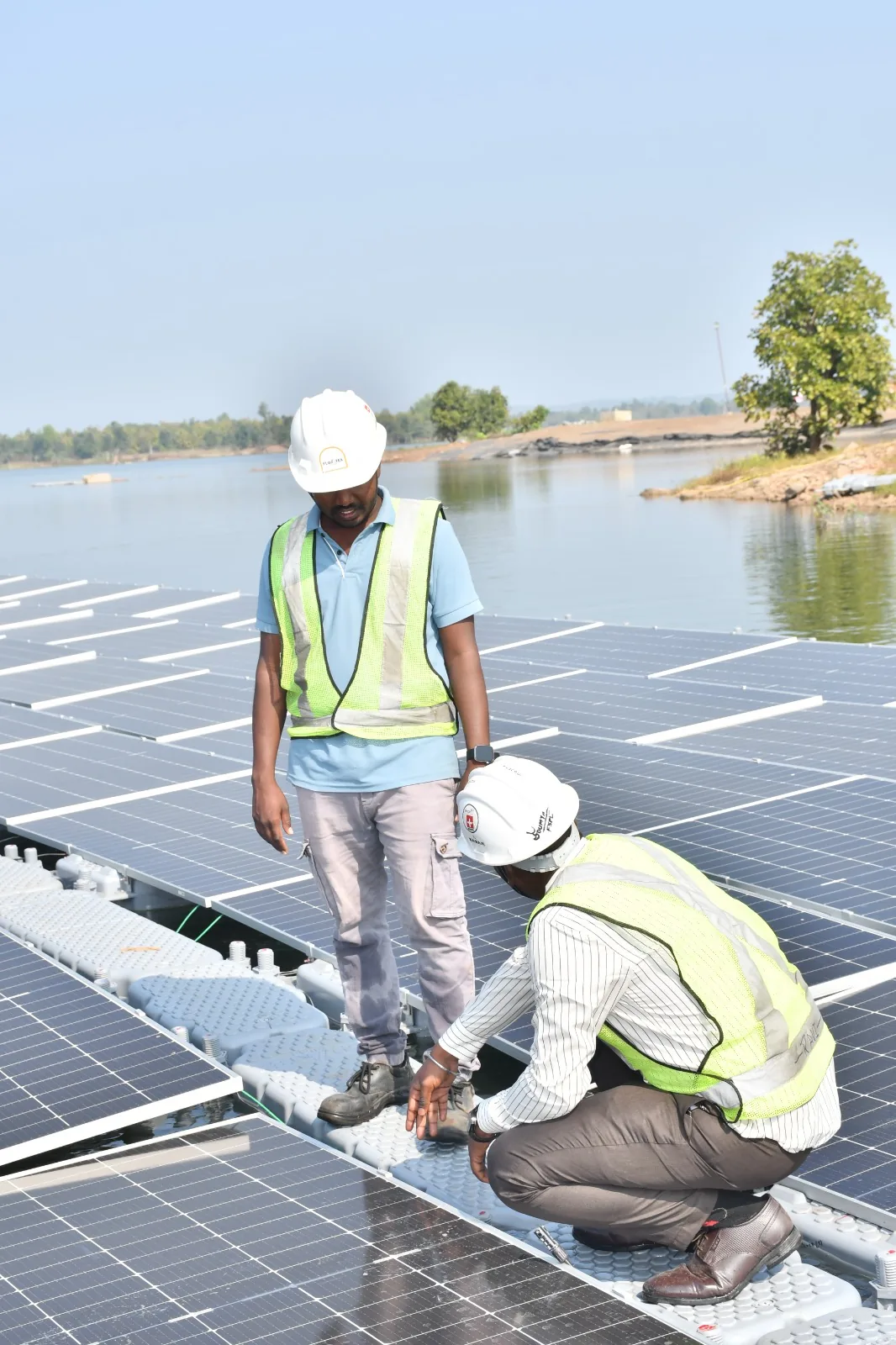 Floating solar panel installation